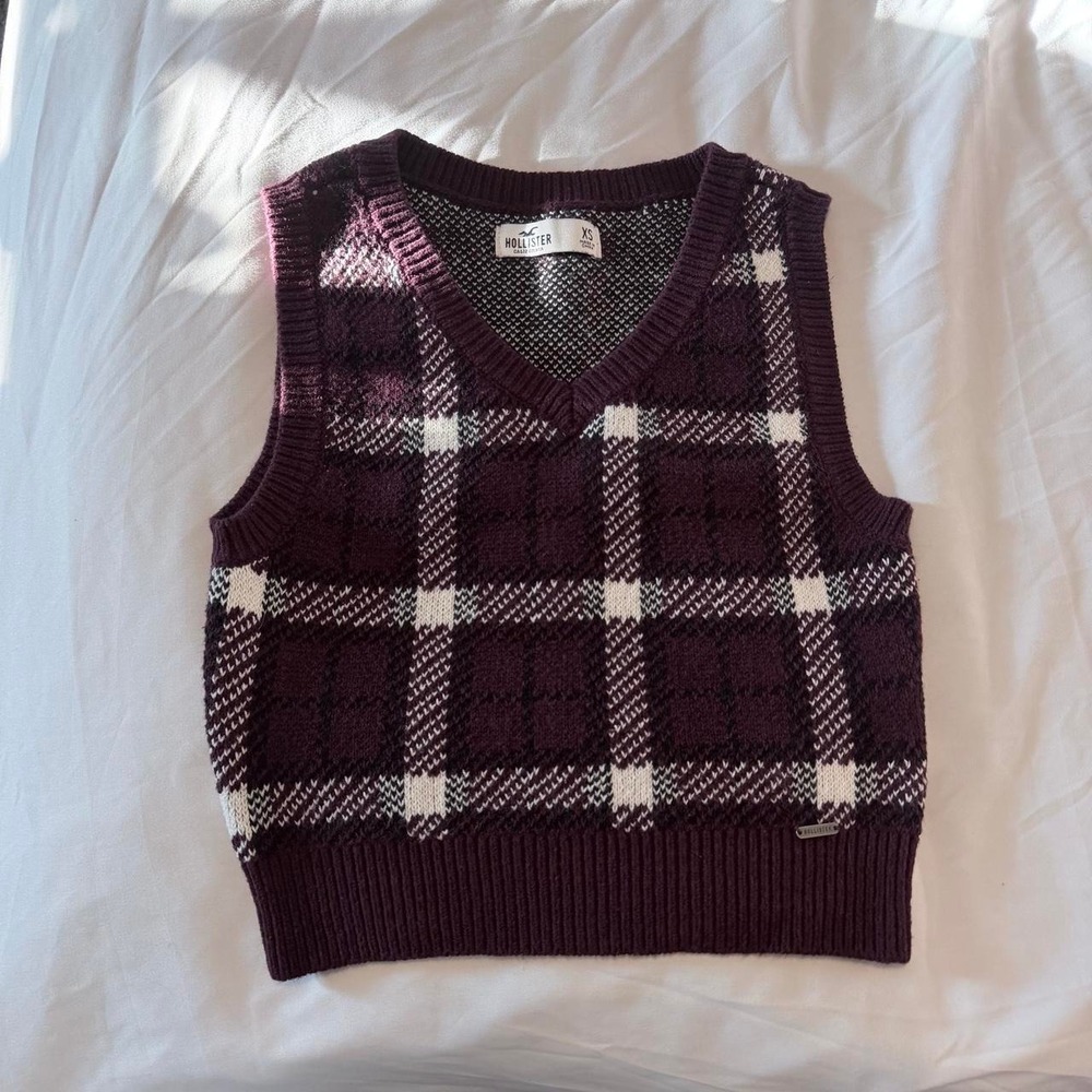 Hollister Plaid Sweater Vest Burgundy Black Cream V-Neck Cropped Preppy XS